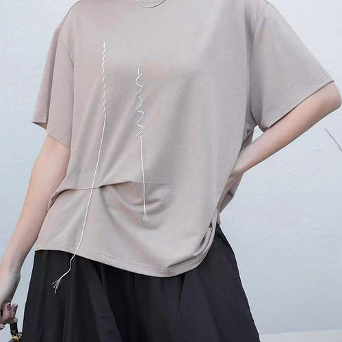 Load image into Gallery viewer, Women Black Topstitched Irregular Big Size T-shirt New Round Neck Short Sleeve Fashion Tide Spring Summer 2025 1DJ0944
