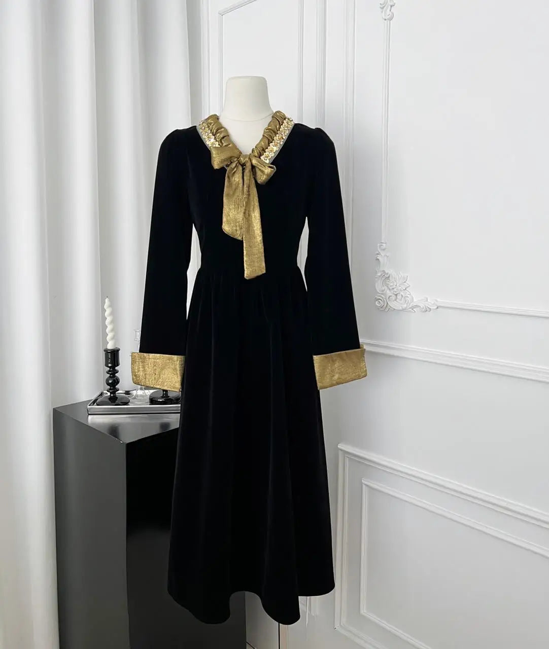 French Fashion Retro Women Black Velvet Patchwork V-neck Bow Slim Dress Autumn Winter Long Sleeved High Waist Pleated Dress Chic