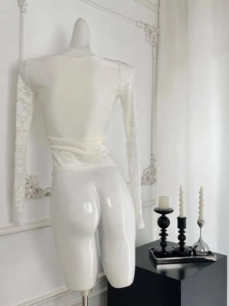 New 2024 Women's Autumn White Lace V-neck Holiday Short T Shirt Black Elegant Long Sleeve Pleated Bottom Tops Fashion Versatile