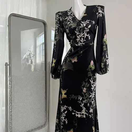 Load image into Gallery viewer, French Fashion Women New Red Print Long Sleeve Velvet Dress Autumn Winter V-neck Elegant High Waist Slim Holiday Wrap Hip Dress
