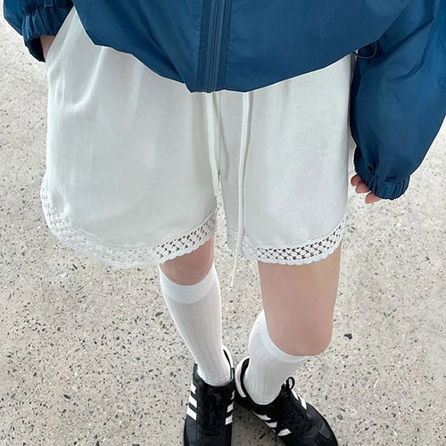 Load image into Gallery viewer, Women White Hollow Out Lace Pocket Casual Wide Leg Shorts New High Waist Trousers Fashion Tide Spring Summer 2025 1DJ1363
