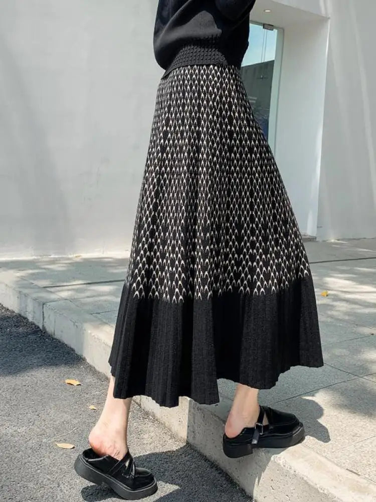 Korean Fashion Women Black Print Patchwork Elegant Long Skirt 2024 Autumn Winter Vintage Beige High Waist A-line Pleated Skirts