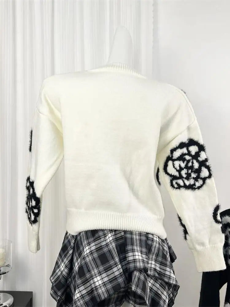 Autumn Winter French Retro Elegant Black White Patchwork Sweaters Women Round Neck Long Sleeves Knit Pullover Tops Trendy Casual