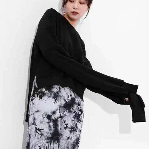 Load image into Gallery viewer, Loose Fit Black Backless Bandage Sweatshirt New Round Neck Long Sleeve Women Big Size Fashion Spring Autumn 2025 JO28401
