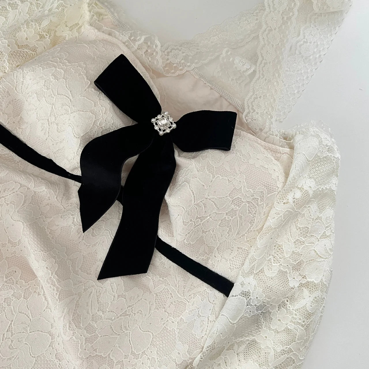 Autumn Winter Fashion Beige Lace Elegant Slim Birthday Party Dresses For Women's New Long Sleeves Ruffles Bow Halter Short Dress