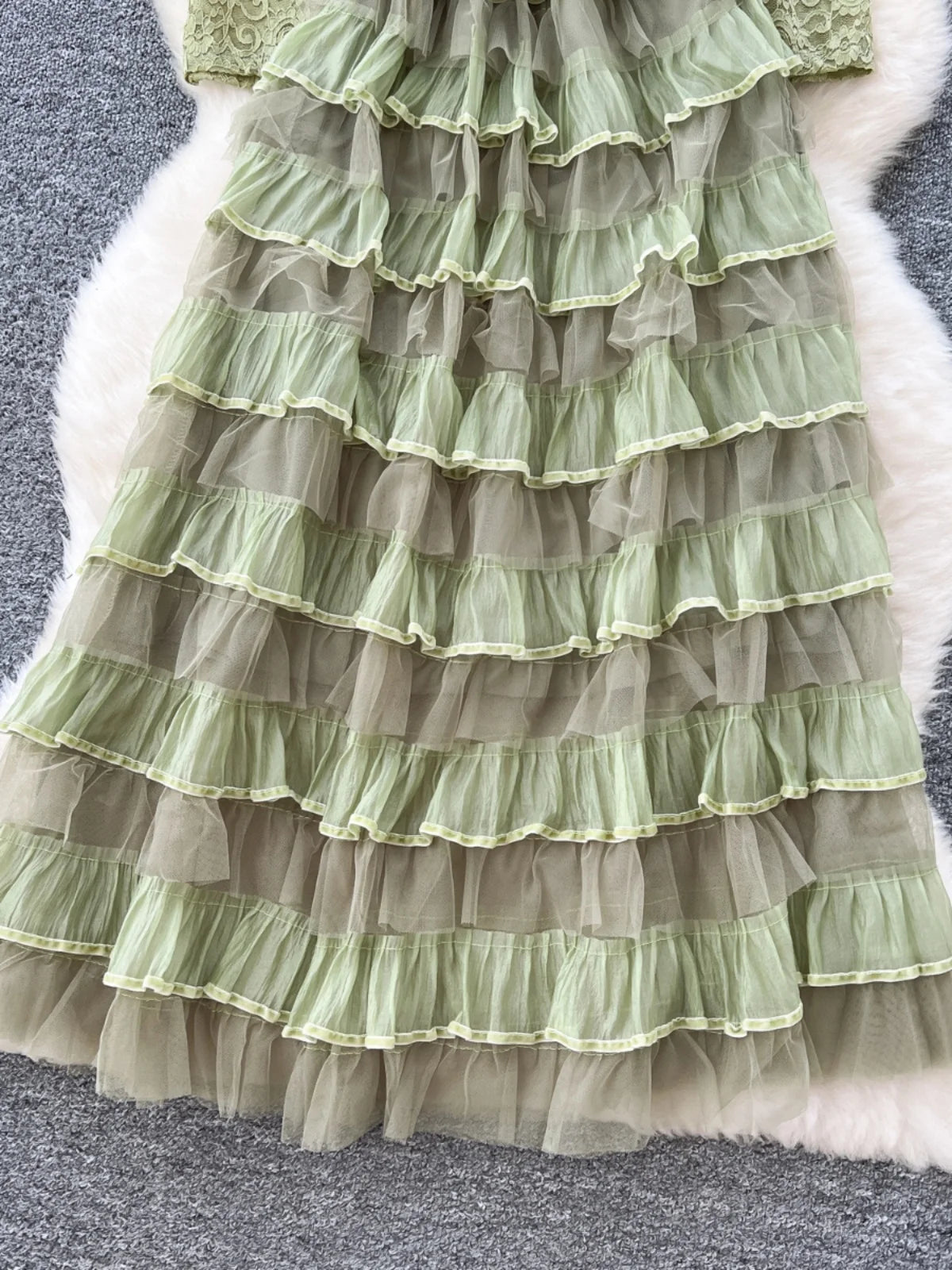 French Retro 2025 Spring New Green Patchwork Lace Elegant Party Long Sleeves Dress Women Off Shoulder Ruffles Pleated Cake Dress