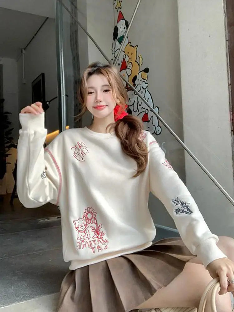 Autumn Winter New Beige Letter Embroidery Velvet Sweatshirt Thick Women French Vintage Loose Long Sleeved Vacation Pullover Tops