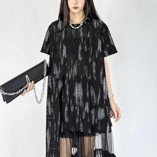 Load image into Gallery viewer, Women Black Grid Irregular Hem Big Size T-shirt New Round Neck Short Sleeve Fashion Tide Spring Summer 2025 1DJ1643
