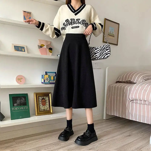 Load image into Gallery viewer, Korean Version Women's Black Temperament Vacation Woolen Long Skirt Autumn Winter Brown High Waist Pleated Skirts Fashion Simple
