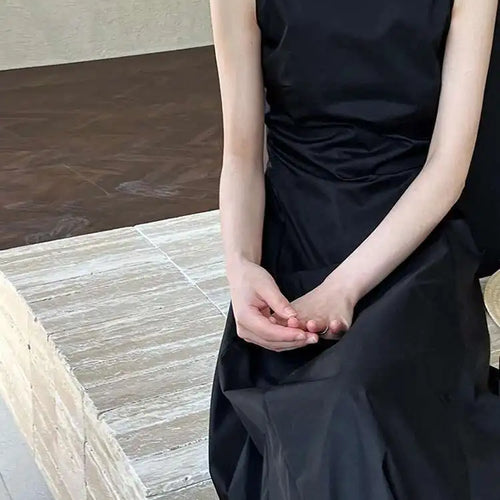 Load image into Gallery viewer, Women Black Pleated Elegant Pleated Long A-line Dress New Round Neck Sleeveless Fashion Tide Spring Summer 2025 1DH6117
