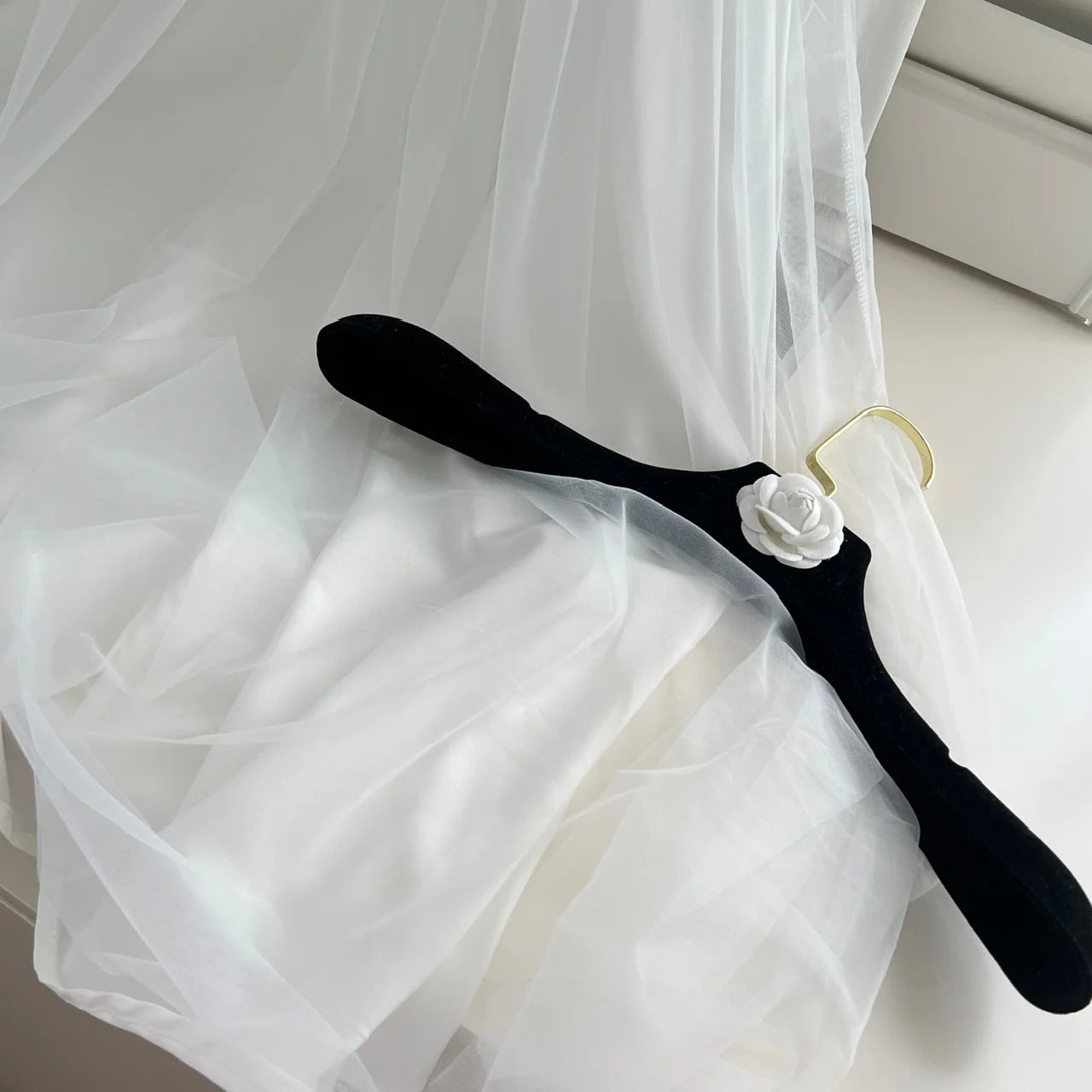 Vintage Autumn 2024 White Mesh Elegant Round Neck Pleated A-line Dress Women High Waist Long Sleeve Backless Dress Casual Simple