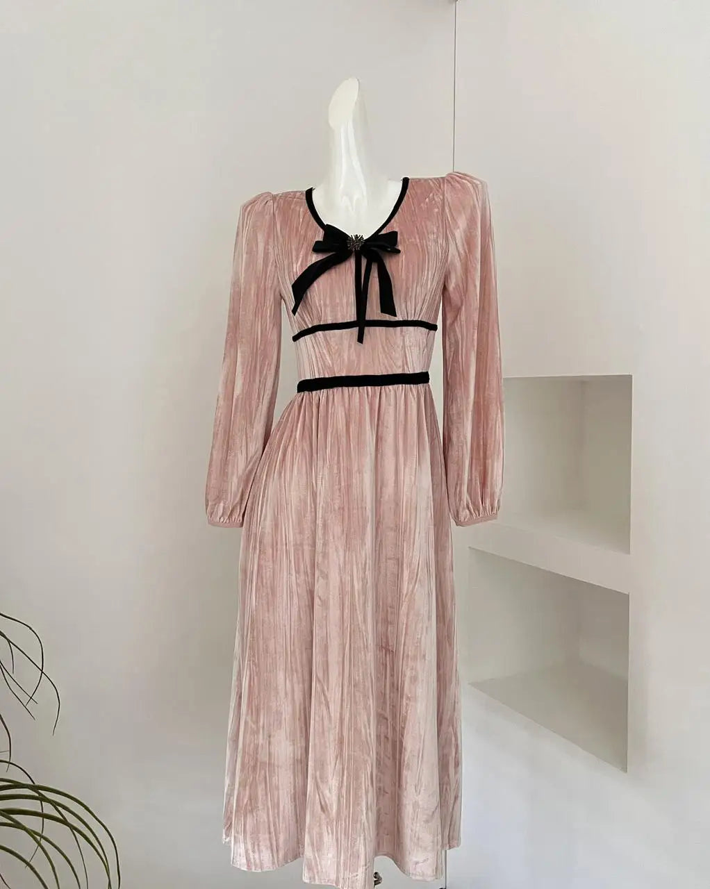 French Retro Women Pink Velvet Patchwork Slim Bow Dress Autumn Winter Long Sleeved High Waist Pleated Evening Party Dress Trendy