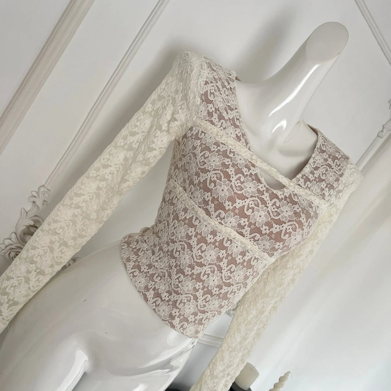 Autumn Vintage Ladies Beige Lace V Neck Pullover T Shirt French Fashion Women Elegant Long Sleeved Short Bottom Tops Simplicity