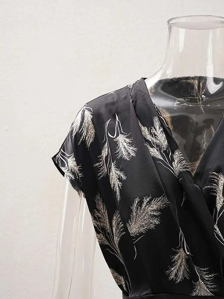 Women Beige Striped Printed Belted Elegant Midi Dress New V-Neck Sleeveless Fashion Tide Spring Summer 2025 CPG1504