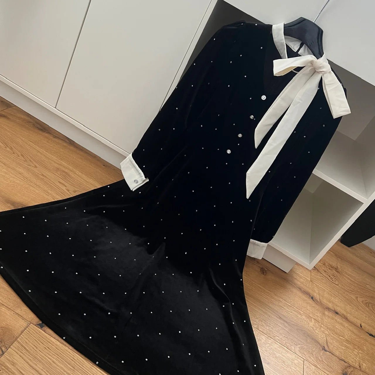 Autumn Winter 2024 French Black Velvet Patchwork Dot Elegant Single Breasted Dress Women V Neck Long Sleeved Party Evening Dress