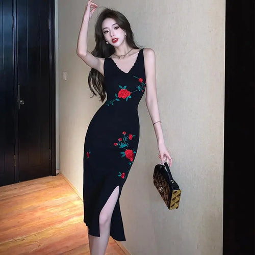 Load image into Gallery viewer, Korean Women's Black Rose Flower Embroidery V-neck Slim Knitted Slip Long Dress Summer Retro Sleeveless Wrapping Hip Split Dress

