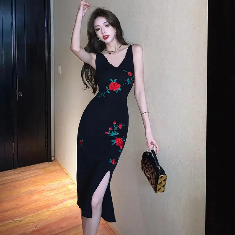 Korean Women's Black Rose Flower Embroidery V-neck Slim Knitted Slip Long Dress Summer Retro Sleeveless Wrapping Hip Split Dress