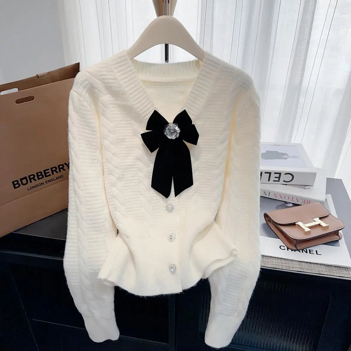 Autumn Winter French Solid Elegant V Neck Bow Single Breasted Short Sweater Women New Long Sleeved Slim Knitted Tops 2024 Trendy