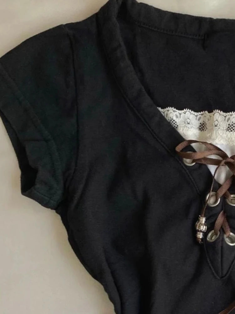 Vintage Fake Two Piece Black T-shirt Womens Harajuku Lace Patchwork Bandage Tops Streetwear Grunge Slim Fit VSummer Shirts Femme