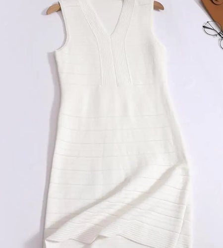 Summer New Black White Temperament Slim V Neck Pleated Mini Dress French Women Green Elegant Sleeveless Knit Short Dress Fashion