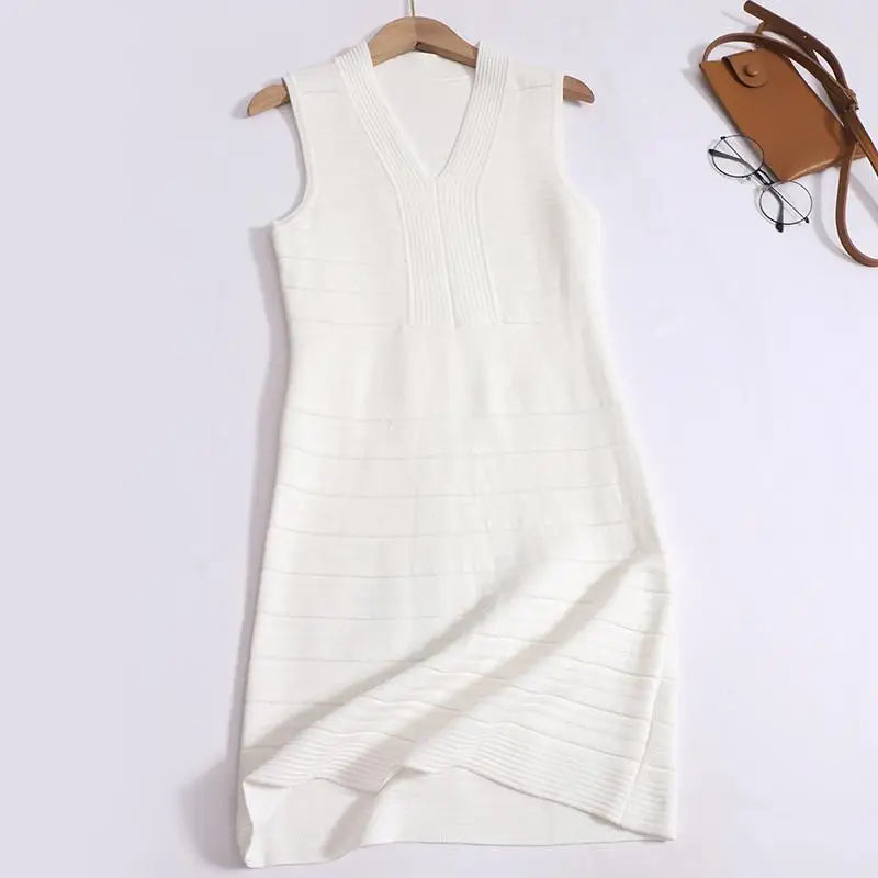 Summer New Black White Temperament Slim V Neck Pleated Mini Dress French Women Green Elegant Sleeveless Knit Short Dress Fashion