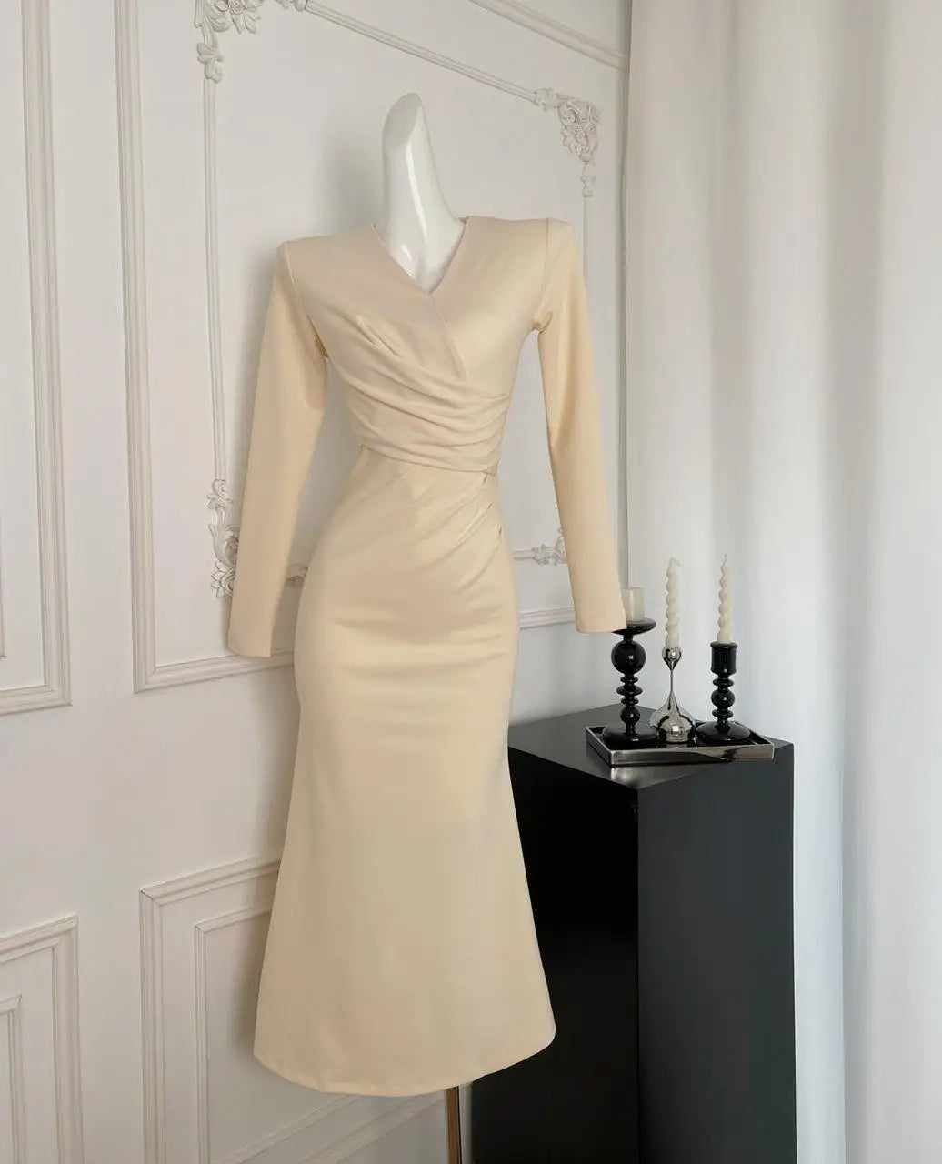 French Fashion Women's Beige V Neck Long Sleeve Dress 2024 Autumn New Black High Waist Wrapped Hip Pleated Fishtail Dress Simple