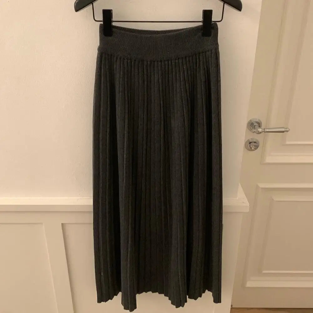 Korean Version 2024 White High Waist Versatile Slim Long Skirt Women Autumn Winter Grey Office Elegant Knitted Skirt Simplicity