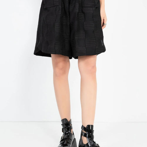 Load image into Gallery viewer, Women Black Dot Textured Pocket Casual Wide Leg Shorts New High Waist Trousers Fashion Tide Spring Summer 2025 1DJ1010
