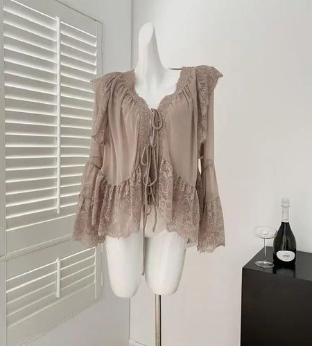 French Vintage New Ladies Khaki Patchwork Lace Pleated Short Tops Spring Autumn Elegant V-neck Loose Long Sleeve Versatile Shirt