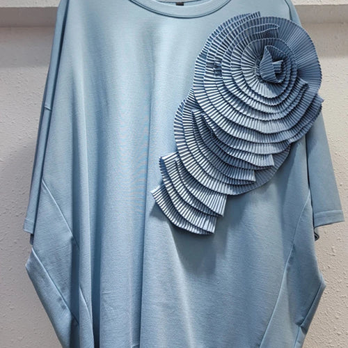 Load image into Gallery viewer, Women Rose Red Three-dimensional Flower Big Size T-shirt New Round Neck Short Sleeve Fashion Spring Summer 2025 1DH9985
