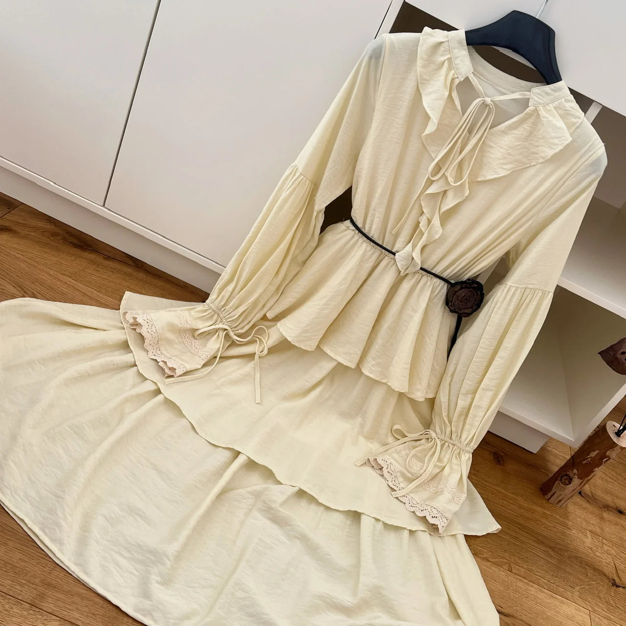 French Fashion Women's Beige Lace Long Sleeve Ruffles Lace-up Dress 2024 Autumn Vintage New High Waist Pleated Cake Dress Simple