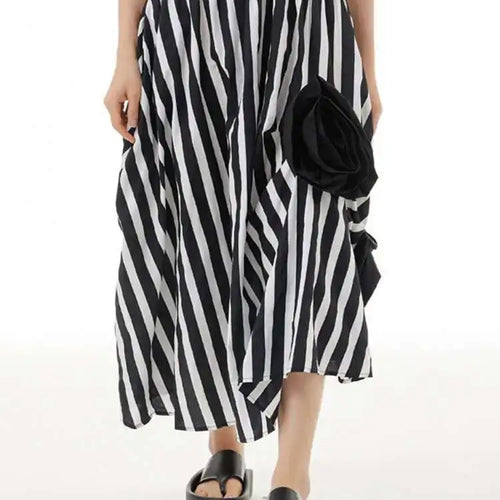 Load image into Gallery viewer, Women Black Flower Irregular Pleated Half-body Skirt High Elastic Waist Loose Fashion Tide New Spring Summer 2025 1DF9179
