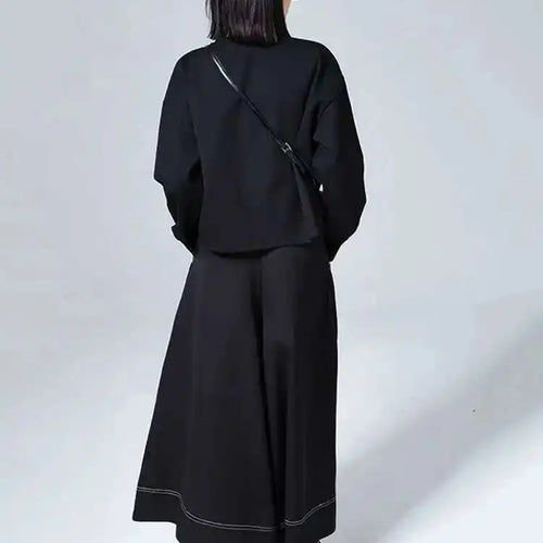 Load image into Gallery viewer, Women Black Topstitched Big Size Irregular T-shirt New Round Neck Long Sleeve Fashion Tide Spring Autumn 2025 1DF0629
