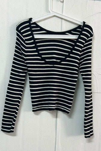 Load image into Gallery viewer, Striped Backless Slim Casual T-shirt Women Sexy Y2k Aesthetic Vintage Tshirts All Match Streetwear Long Sleeve Crop Tee Shirts
