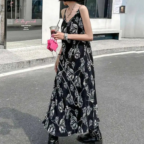 Load image into Gallery viewer, Women Apricot Pleated Printed Elegant Spaghetti Strap Dress New V-Neck Sleeveless Fashion Tide Spring Summer 2025 1DH4770
