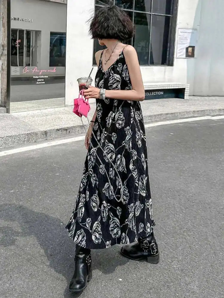 Women Apricot Pleated Printed Elegant Spaghetti Strap Dress New V-Neck Sleeveless Fashion Tide Spring Summer 2025 1DH4770