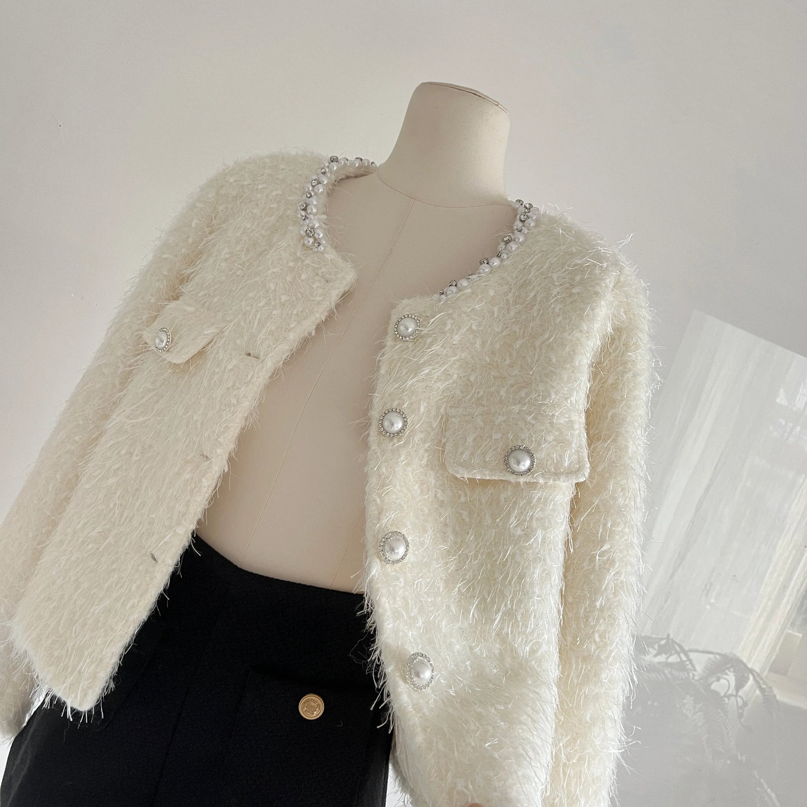 Autumn Winter Vintage White Long Sleeves Single Breasted Coat French Fashion Women Elegant Pearl Round Neck Short Jacket Popular