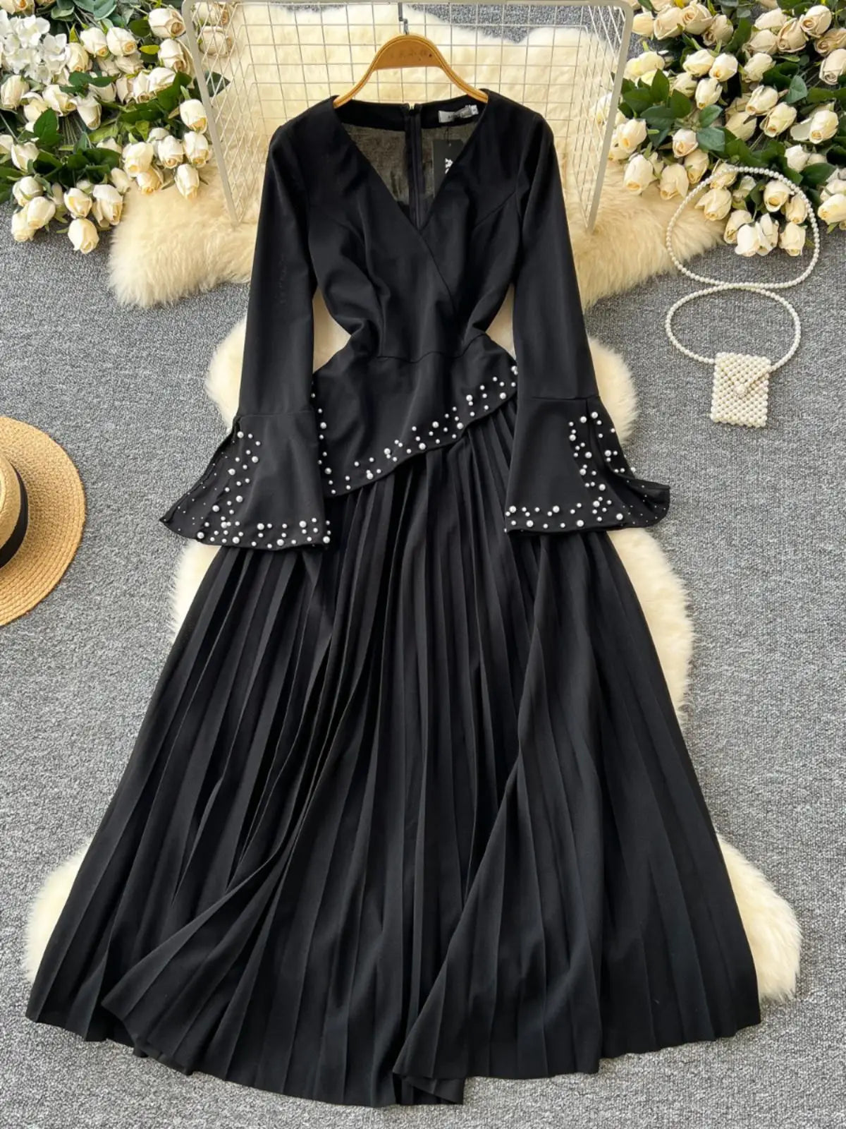 Black Slim High Waist V-neck Long Sleeved Bead Dress For Women 2024 Autumn French New Zipper Pleated Evening Party Dress Fashion