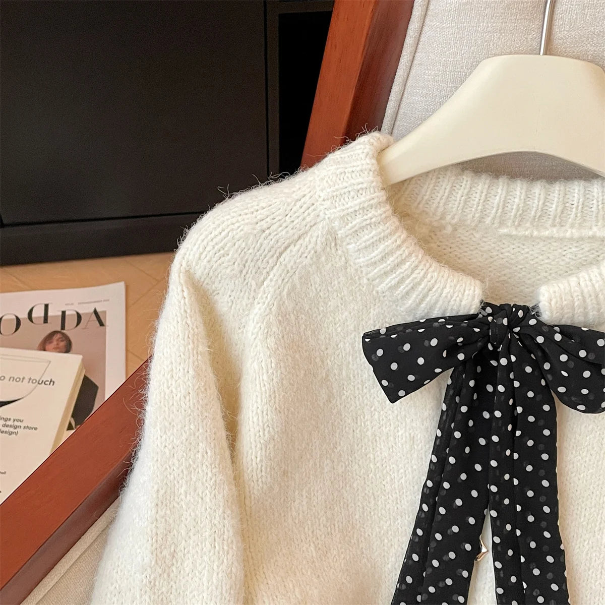 French Vintage Autumn Winter Beige Red Elegant Short Sweater Women's 2024 New Yellow Round Neck Bow Long Sleeved Knitted Tops