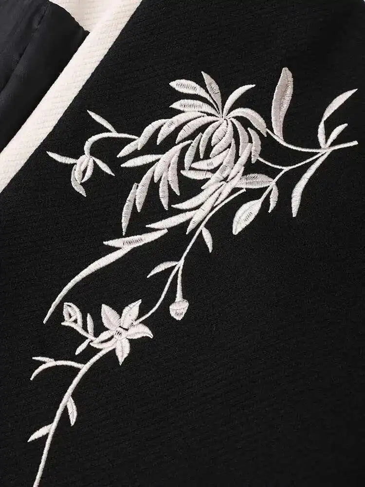 Black Embroidery Belted Big Size Woolen Coat New V-neck Long Sleeve Women Jacket Fashion Tide Autumn Winter 2025 CPG1079