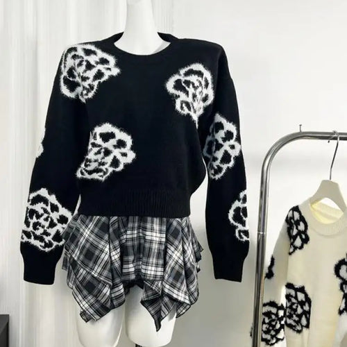 Load image into Gallery viewer, Autumn Winter French Retro Elegant Black White Patchwork Sweaters Women Round Neck Long Sleeves Knit Pullover Tops Trendy Casual
