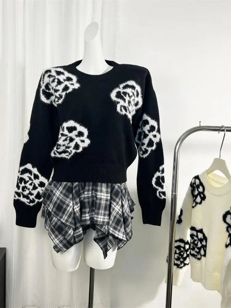 Autumn Winter French Retro Elegant Black White Patchwork Sweaters Women Round Neck Long Sleeves Knit Pullover Tops Trendy Casual