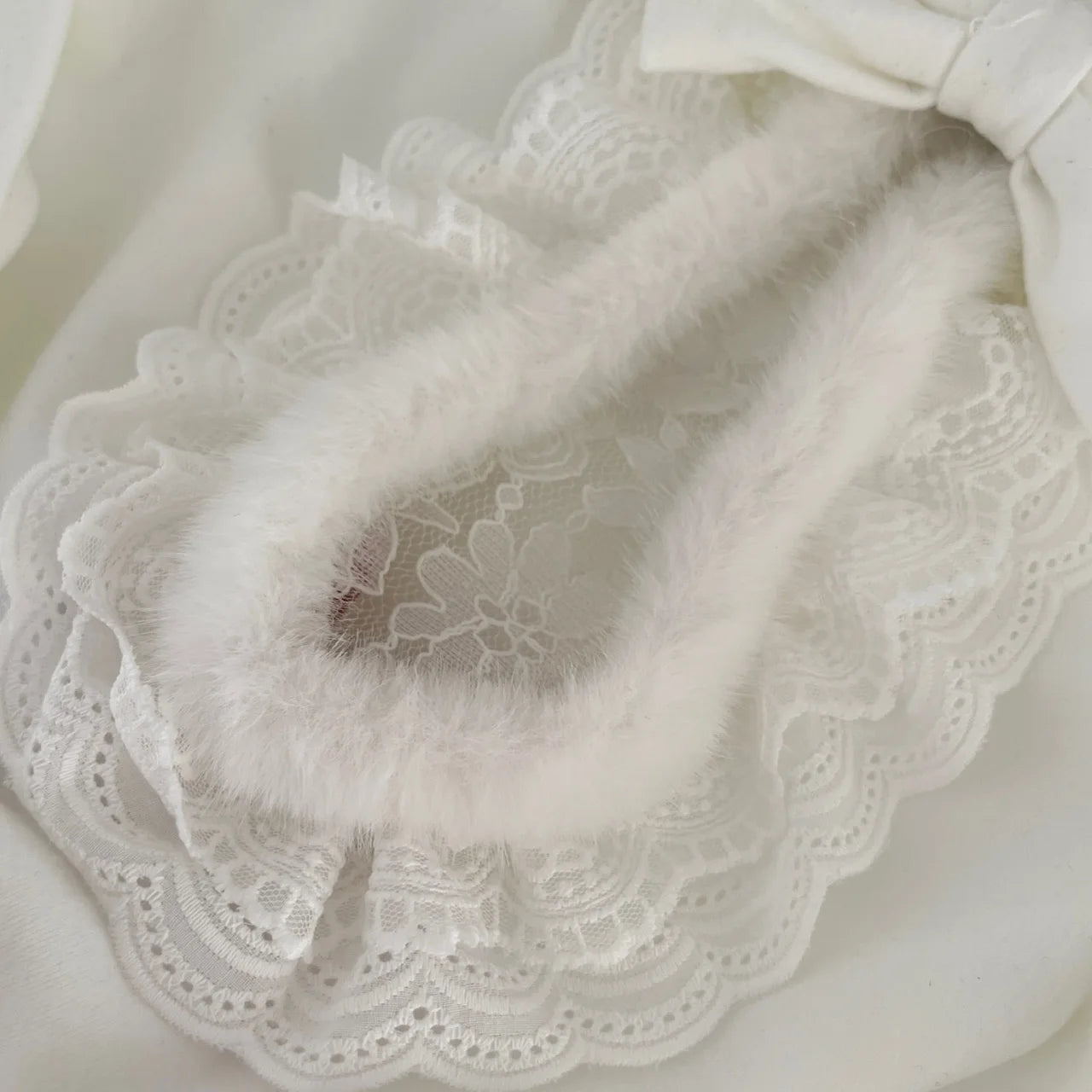 Vintage New 2024 Women's Autumn White Lace Bow Holiday Short T Shirt Pink Elegant Long Sleeve Slim Bottom Tops Fashion Versatile