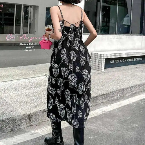 Load image into Gallery viewer, Women Apricot Pleated Printed Elegant Spaghetti Strap Dress New V-Neck Sleeveless Fashion Tide Spring Summer 2025 1DH4770
