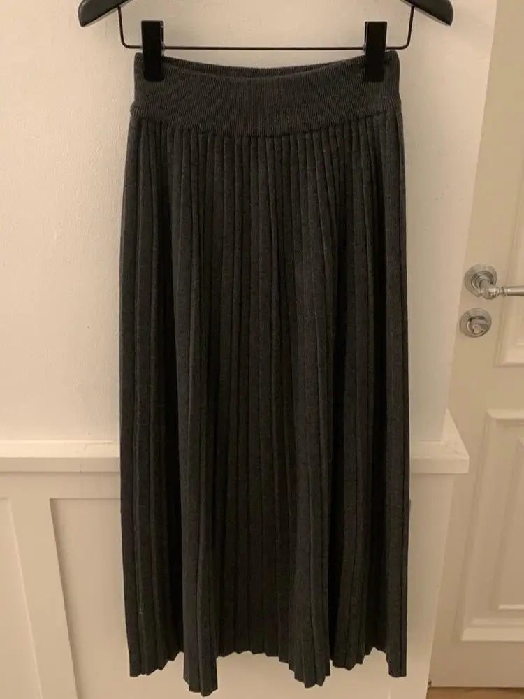 Korean Version 2024 White High Waist Versatile Slim Long Skirt Women Autumn Winter Grey Office Elegant Knitted Skirt Simplicity