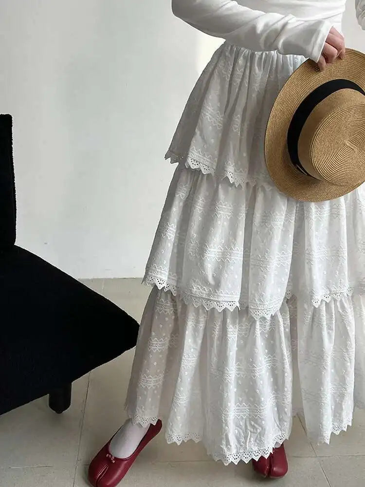 Women White Brief Slim Elegant Layers Long Cake Dress New V-Neck Long Sleeve Fashion Tide Spring Autumn 2025 1DH9982