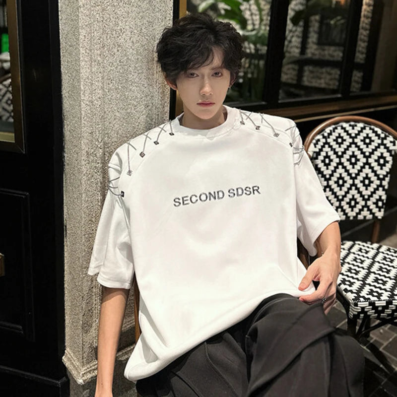 Men's Short Sleeve T-shirts New Summer Metal Chain Design Pad Shoulder Trendy Letter Print Fashion Style Male Top 9W1663