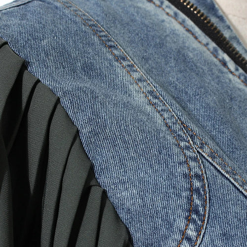 Load image into Gallery viewer, Black Pleated Color-block Denim Jacket New Stand Collar Long Sleeve Women Coat Fashion Tide Spring Autumn 2025 7AB3764
