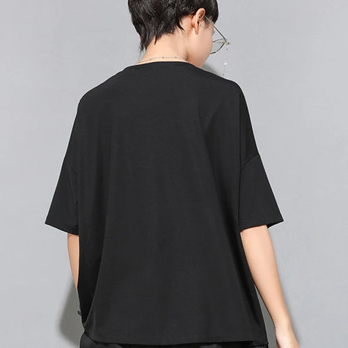 Load image into Gallery viewer, Women Black Contrast Color Split Big Size T-shirt New Round Neck Half Sleeve  Fashion Tide  Spring Summer 2025 1U136
