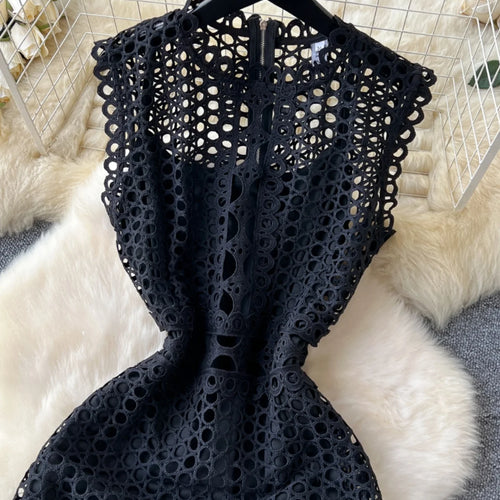 Load image into Gallery viewer, French Women Black Hollow Out Sleeveless Zipper Long Dress White Elegant Round Neck Slim Evening Party Dress Summer Street Trend
